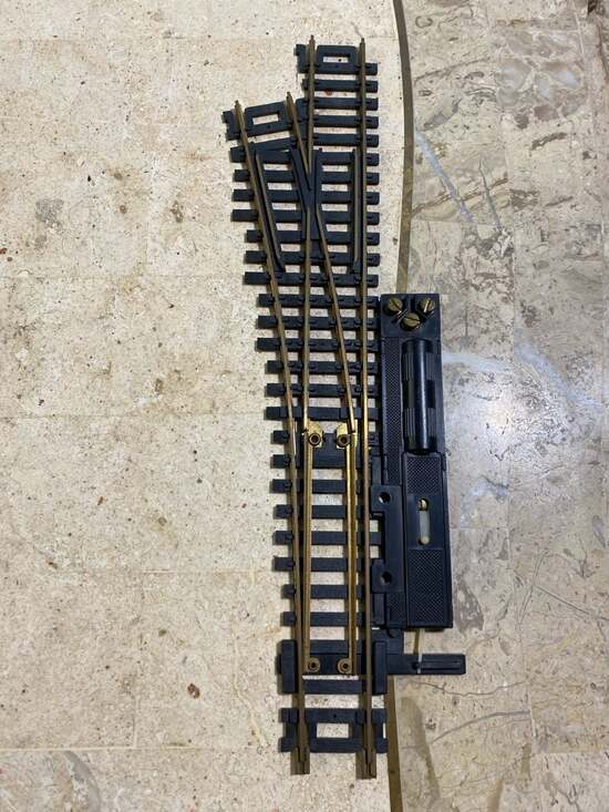 Atlas HO Scale Custom-Line #4 Left Hand Remote Snap-Switch Track - Picture 2 of 2